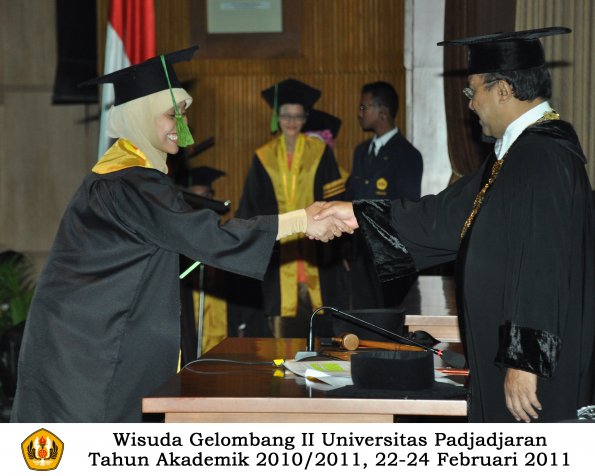 wisuda-fk-s2-spesialis-profesi-s1-d4-d3-oleh-rektor-122