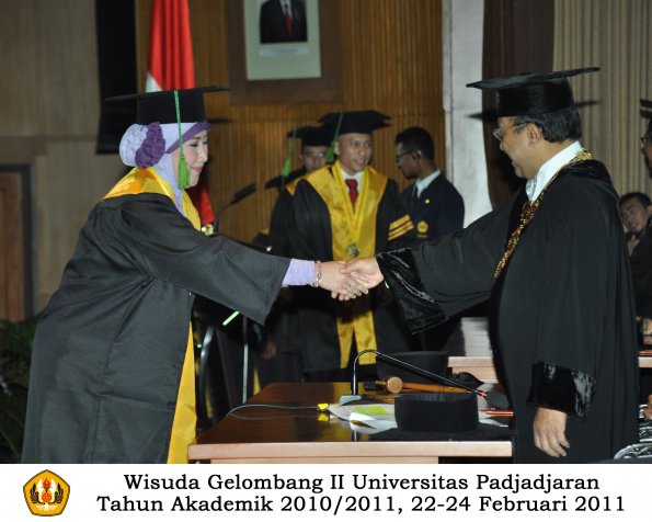 wisuda-fk-s2-spesialis-profesi-s1-d4-d3-oleh-rektor-129