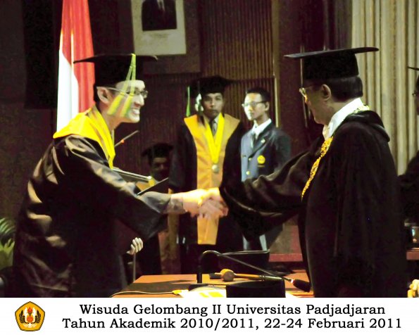 wisuda-fk-s2-spesialis-profesi-s1-d4-d3-oleh-rektor-131