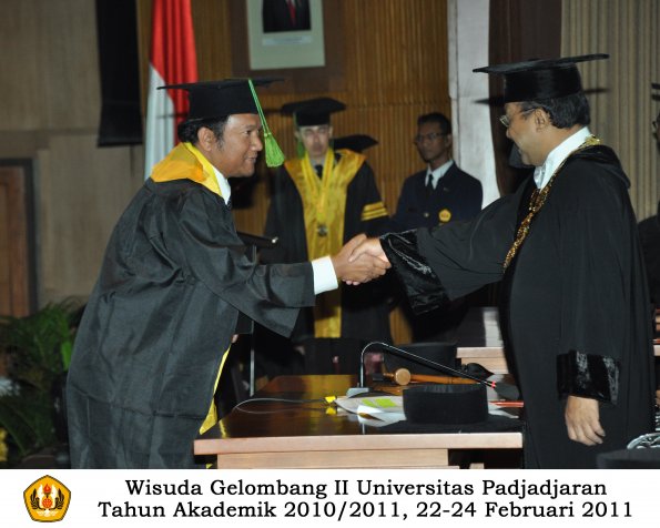 wisuda-fk-s2-spesialis-profesi-s1-d4-d3-oleh-rektor-134