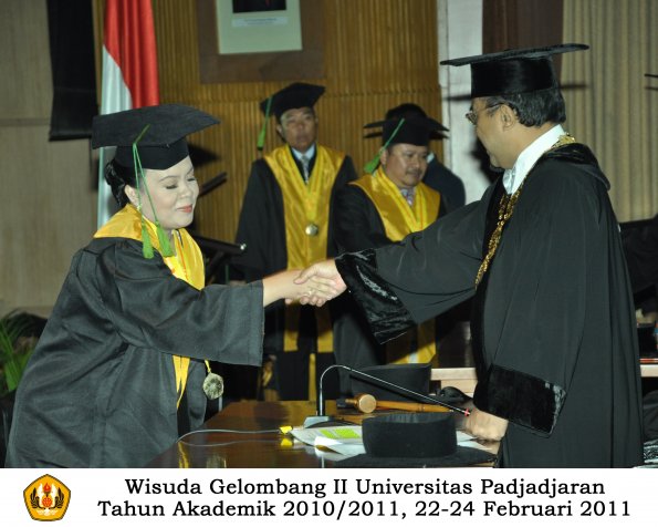 wisuda-fk-s2-spesialis-profesi-s1-d4-d3-oleh-rektor-141