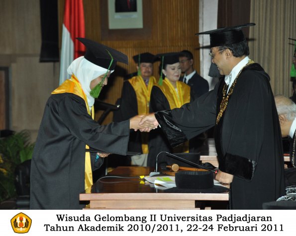 wisuda-fk-s2-spesialis-profesi-s1-d4-d3-oleh-rektor-142