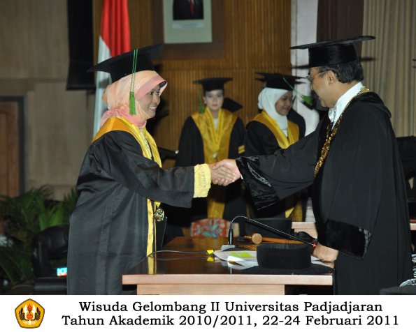 wisuda-fk-s2-spesialis-profesi-s1-d4-d3-oleh-rektor-144