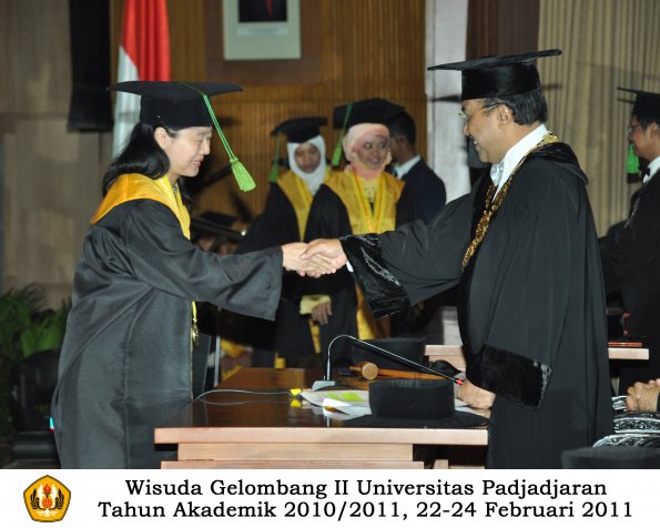 wisuda-fk-s2-spesialis-profesi-s1-d4-d3-oleh-rektor-145