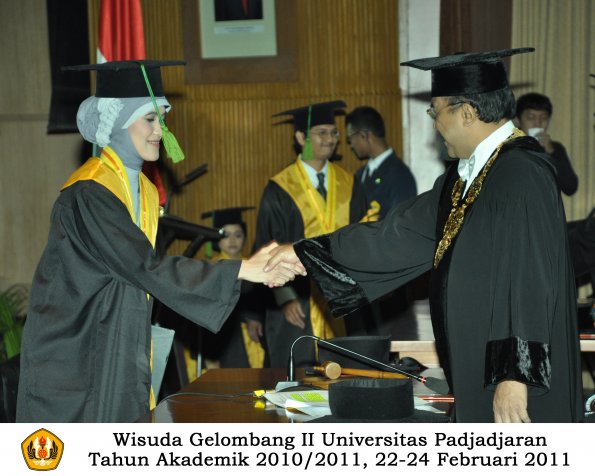 wisuda-fk-s2-spesialis-profesi-s1-d4-d3-oleh-rektor-146