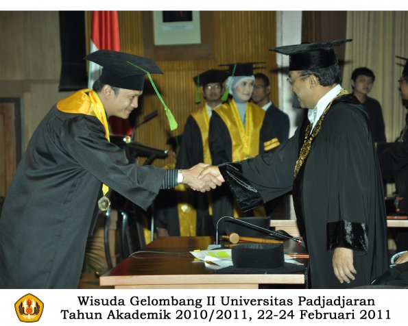 wisuda-fk-s2-spesialis-profesi-s1-d4-d3-oleh-rektor-148