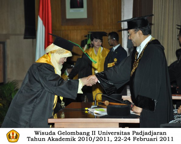 wisuda-fk-s2-spesialis-profesi-s1-d4-d3-oleh-rektor-149