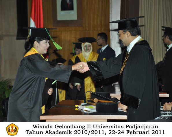 wisuda-fk-s2-spesialis-profesi-s1-d4-d3-oleh-rektor-151