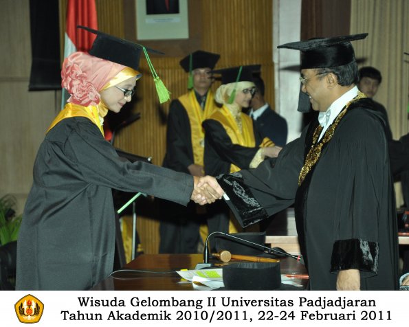 wisuda-fk-s2-spesialis-profesi-s1-d4-d3-oleh-rektor-152