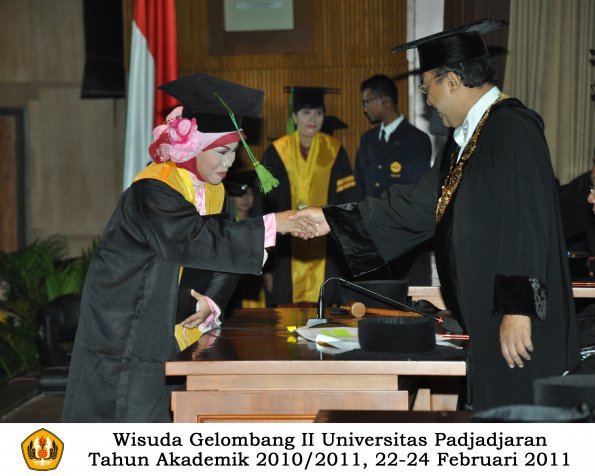 wisuda-fk-s2-spesialis-profesi-s1-d4-d3-oleh-rektor-153