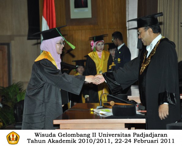 wisuda-fk-s2-spesialis-profesi-s1-d4-d3-oleh-rektor-155