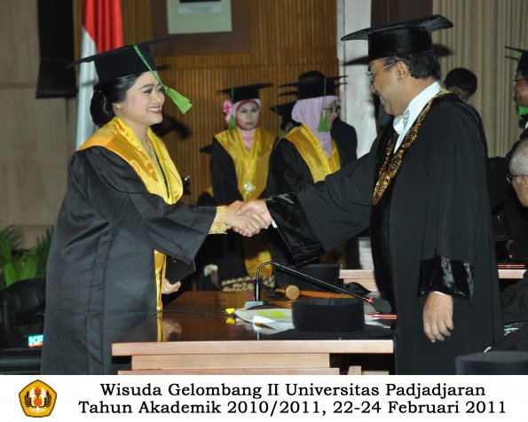 wisuda-fk-s2-spesialis-profesi-s1-d4-d3-oleh-rektor-157