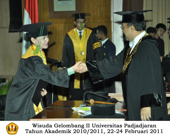 wisuda-fk-s2-spesialis-profesi-s1-d4-d3-oleh-rektor-158