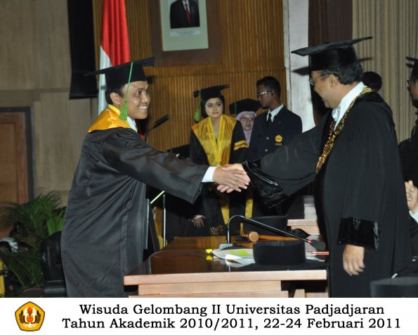 wisuda-fk-s2-spesialis-profesi-s1-d4-d3-oleh-rektor-159