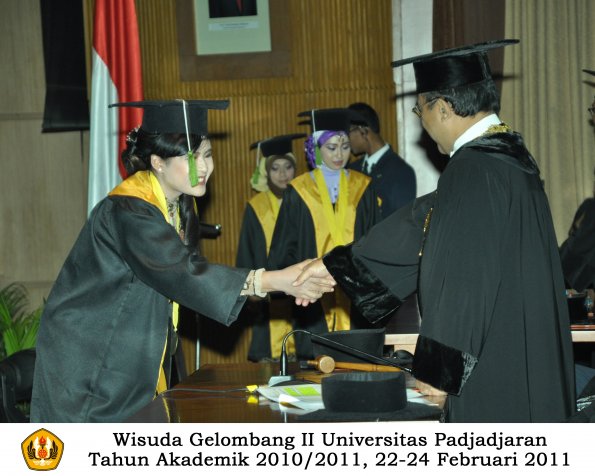 wisuda-fk-s2-spesialis-profesi-s1-d4-d3-oleh-rektor-162