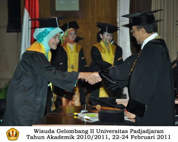 wisuda-fk-s2-spesialis-profesi-s1-d4-d3-oleh-rektor-163