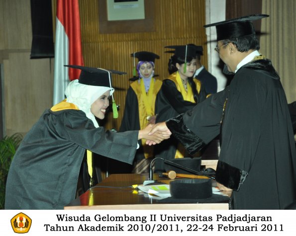 wisuda-fk-s2-spesialis-profesi-s1-d4-d3-oleh-rektor-164