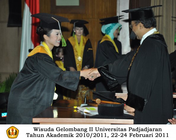 wisuda-fk-s2-spesialis-profesi-s1-d4-d3-oleh-rektor-165