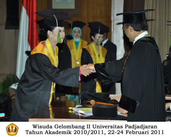 wisuda-fk-s2-spesialis-profesi-s1-d4-d3-oleh-rektor-167