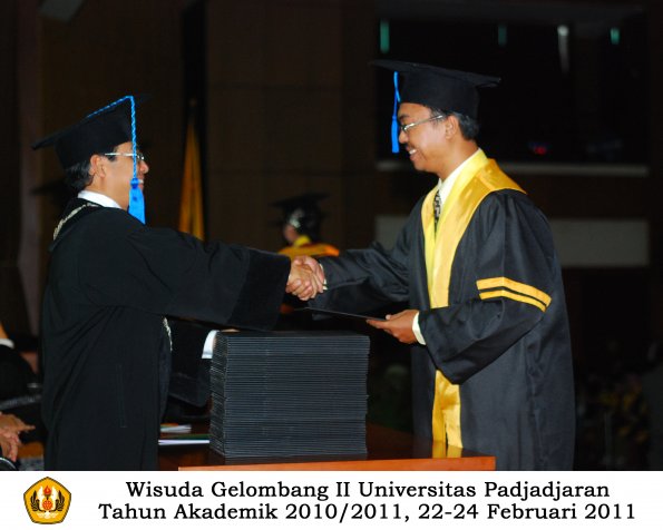 wisuda-keperawatan-s2-s1-oleh-dekan-005