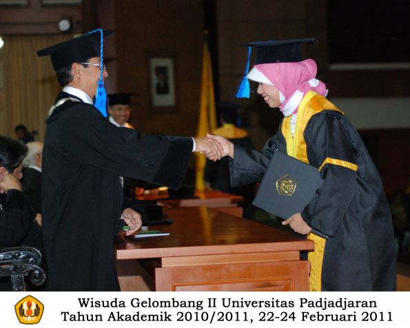 wisuda-keperawatan-s2-s1-oleh-dekan-011