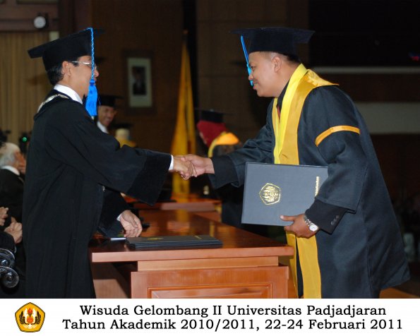 wisuda-keperawatan-s2-s1-oleh-dekan-015