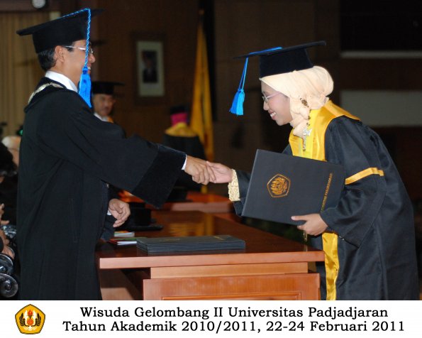 wisuda-keperawatan-s2-s1-oleh-dekan-019