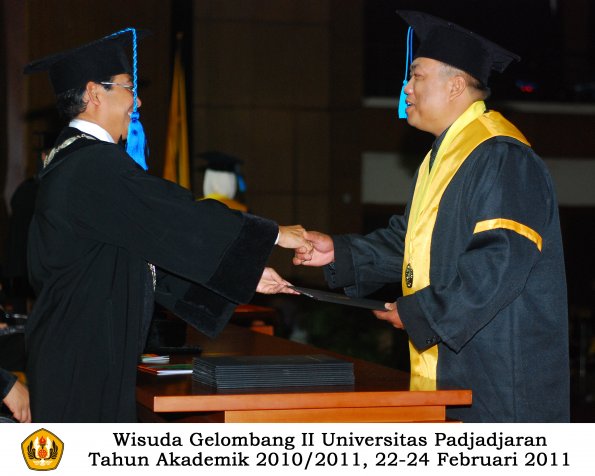 wisuda-keperawatan-s2-s1-oleh-dekan-020