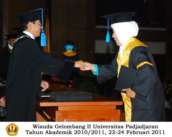 wisuda-keperawatan-s2-s1-oleh-dekan-022