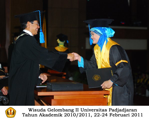 wisuda-keperawatan-s2-s1-oleh-dekan-024