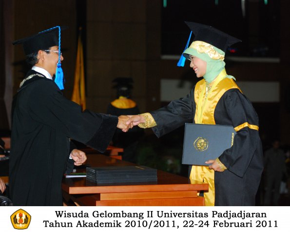 wisuda-keperawatan-s2-s1-oleh-dekan-025