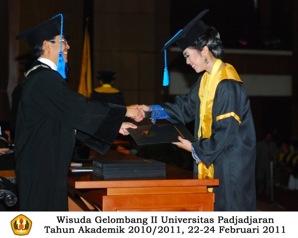 wisuda-keperawatan-s2-s1-oleh-dekan-026