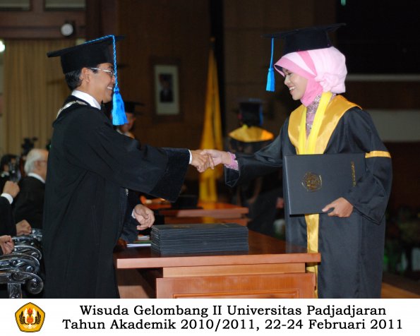 wisuda-keperawatan-s2-s1-oleh-dekan-027