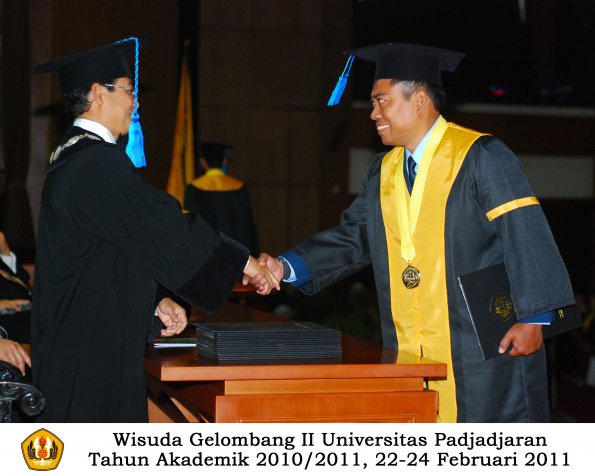 wisuda-keperawatan-s2-s1-oleh-dekan-028