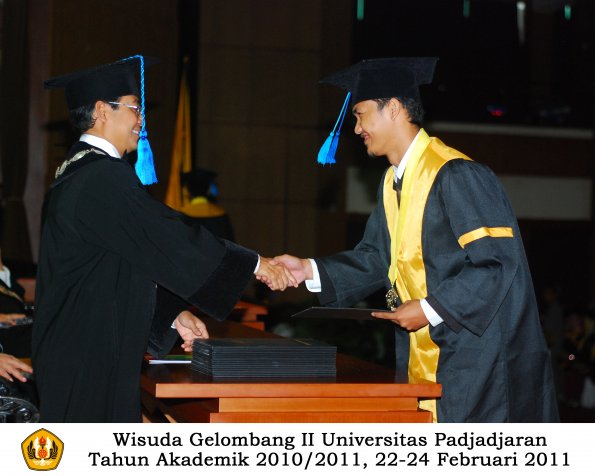 wisuda-keperawatan-s2-s1-oleh-dekan-030