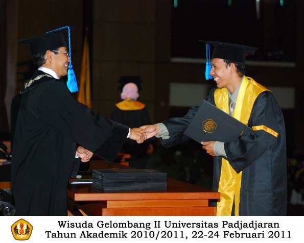 wisuda-keperawatan-s2-s1-oleh-dekan-032