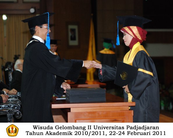 wisuda-keperawatan-s2-s1-oleh-dekan-034