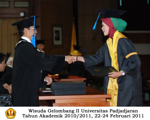 wisuda-keperawatan-s2-s1-oleh-dekan-035