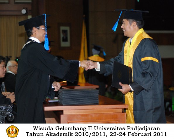 wisuda-keperawatan-s2-s1-oleh-dekan-039