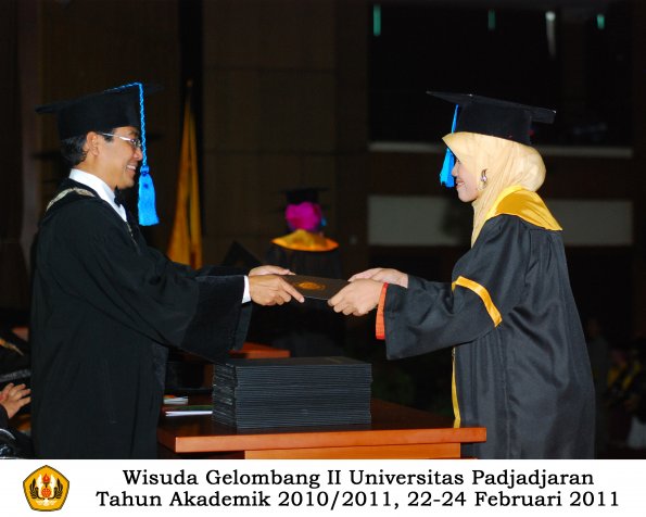 wisuda-keperawatan-s2-s1-oleh-dekan-040