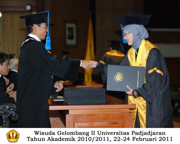 wisuda-keperawatan-s2-s1-oleh-dekan-041