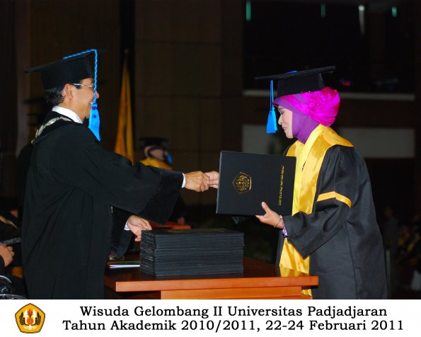 wisuda-keperawatan-s2-s1-oleh-dekan-042