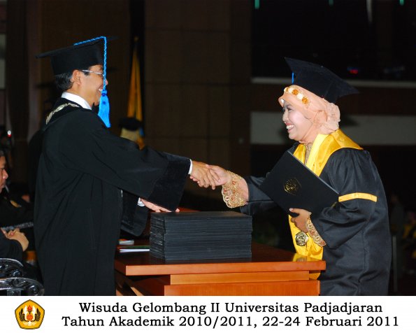 wisuda-keperawatan-s2-s1-oleh-dekan-045