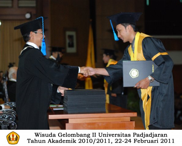 wisuda-keperawatan-s2-s1-oleh-dekan-047