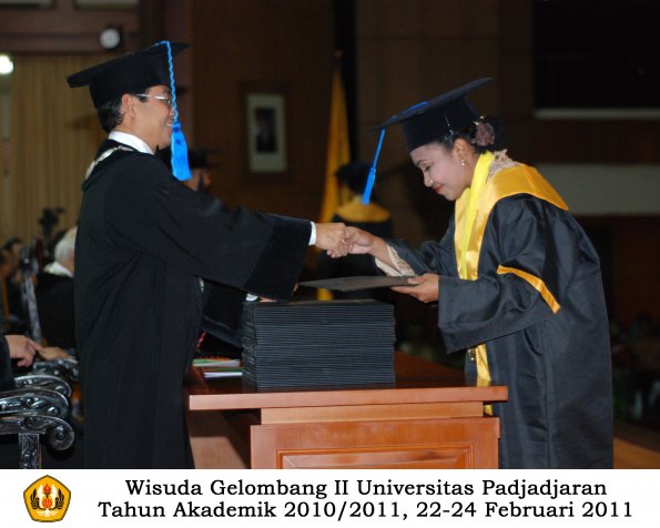 wisuda-keperawatan-s2-s1-oleh-dekan-049