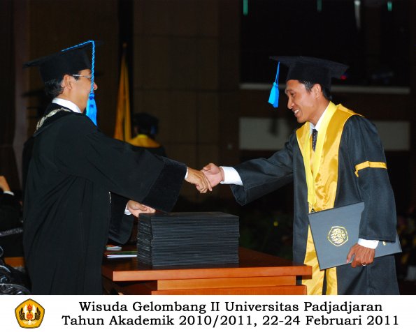 wisuda-keperawatan-s2-s1-oleh-dekan-052