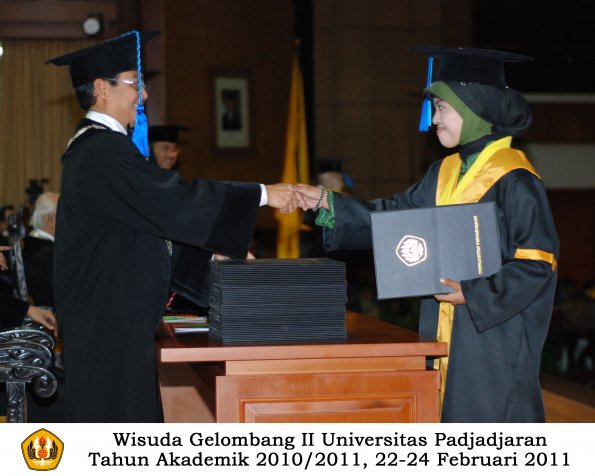 wisuda-keperawatan-s2-s1-oleh-dekan-054