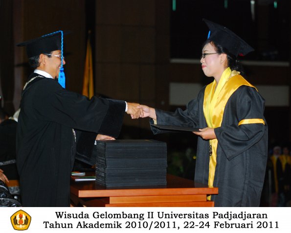 wisuda-keperawatan-s2-s1-oleh-dekan-056