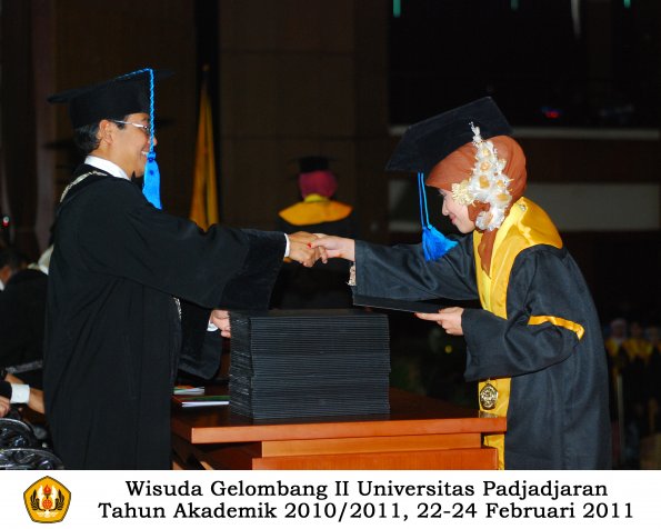 wisuda-keperawatan-s2-s1-oleh-dekan-057