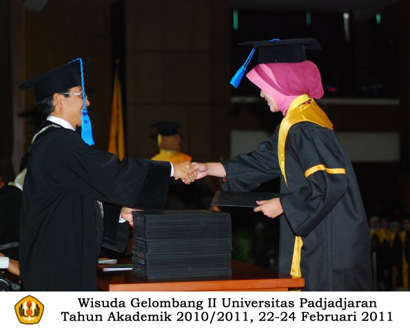 wisuda-keperawatan-s2-s1-oleh-dekan-059